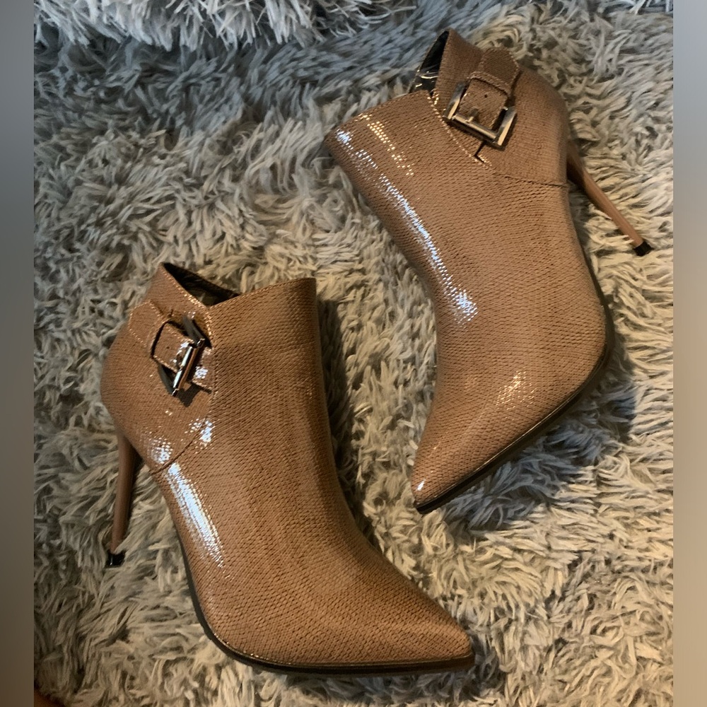Women’s heel